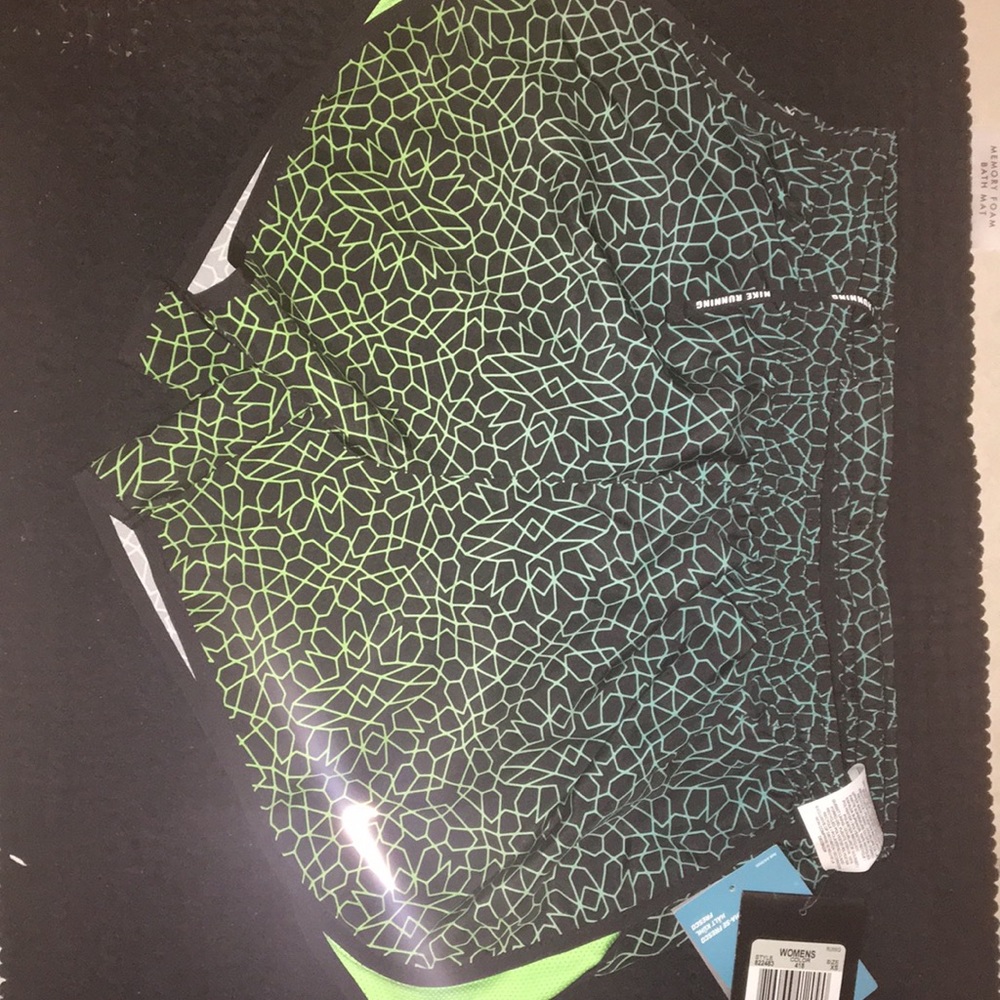 Women’s Nike dry fit shorts nwt originally 45$